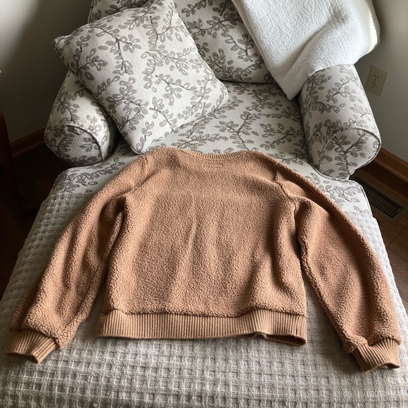Women’s Soft A & F Sherpa Size Large EUC Carmel Brown - Picture 3 of 3